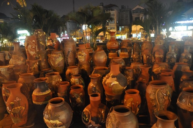 'Ceramic market' along To Lich River in Hanoi - ảnh 2